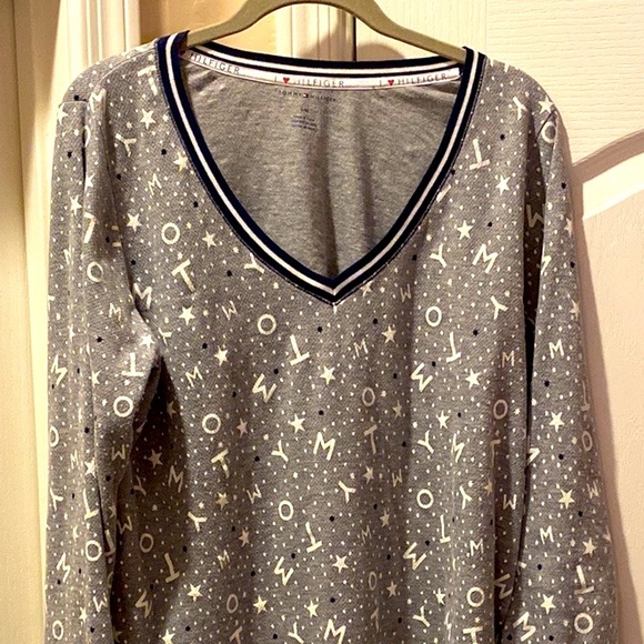 😴ONLY ONE! Tommy Hilfiger Nightshirt😴 - Picture 1 of 13